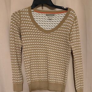 Banana Republic Camel and White Houndstooth Scoop Neck Sweater